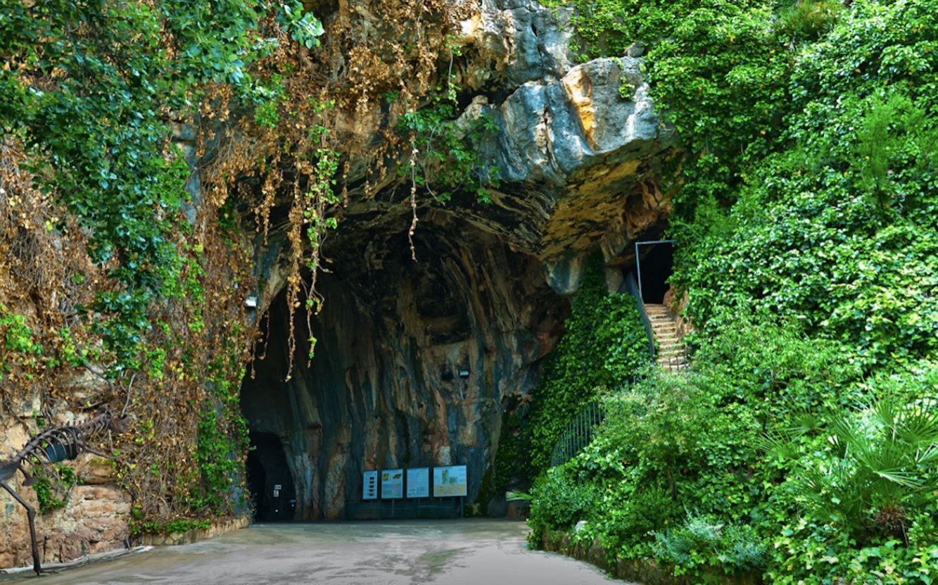 VILLA IM MODERNEN STIL 10 KM VON DENIA ENTFERNT