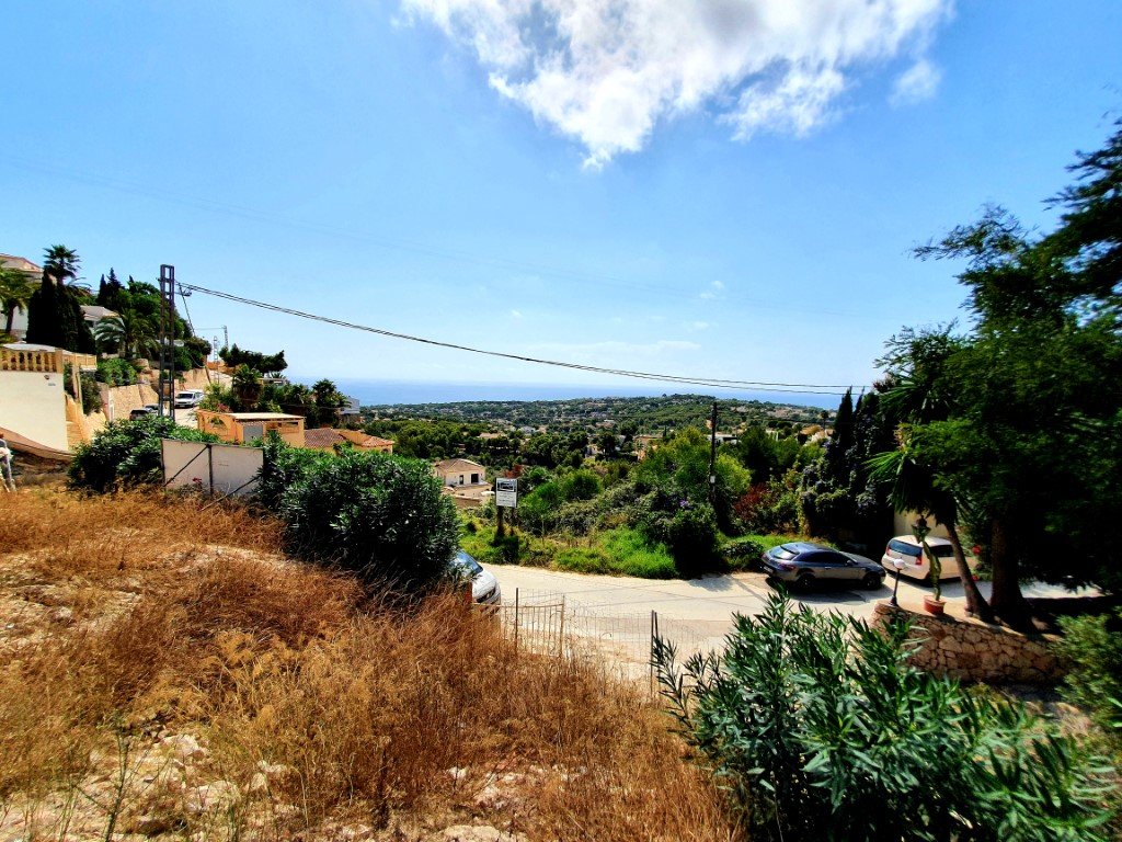 Baugrundstück mit Meerblick und mit Baugenehmigung zum Verkauf in Moraira