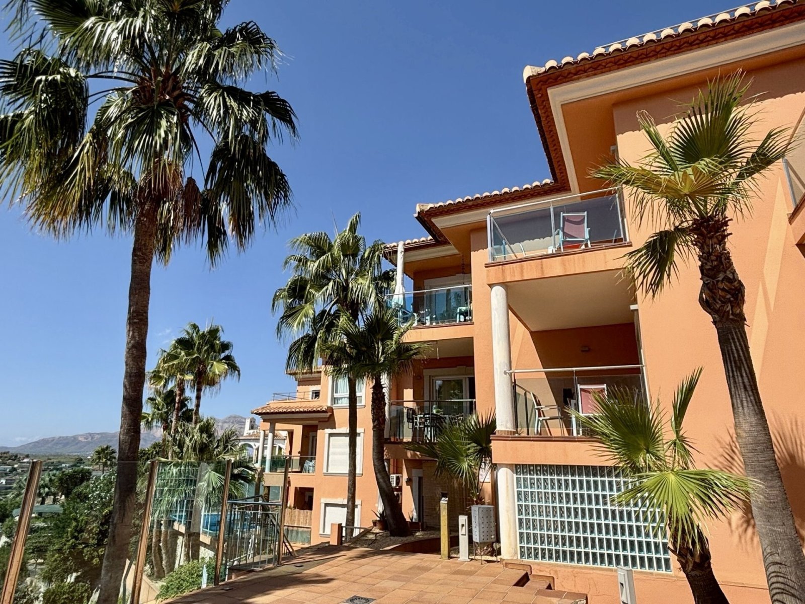 Apartment mit Tiefgaragenstellplatz und Pool in der Anlage Flamingo Hills
