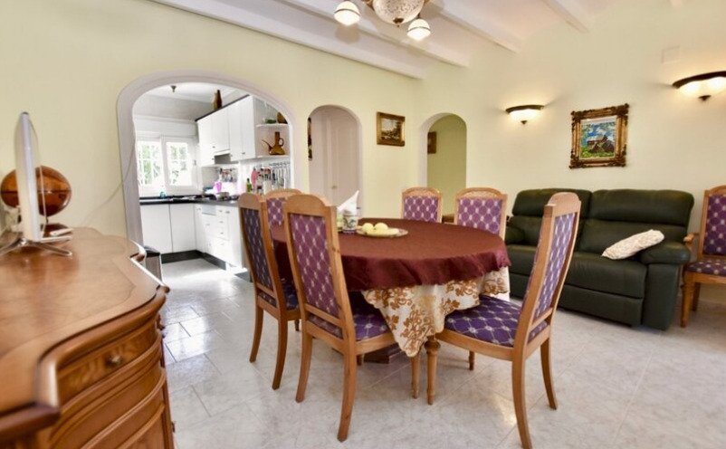 4196JAV Villa mit separater Wohnung zum Verkauf in Jávea