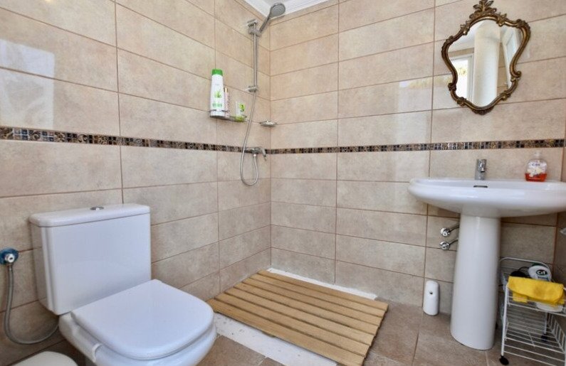4196JAV Villa mit separater Wohnung zum Verkauf in Jávea