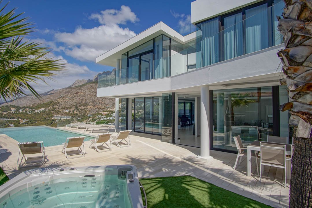 7056ALT Moderne Villa mit Berg- und Meerblick in Altea Hills zu verkaufen