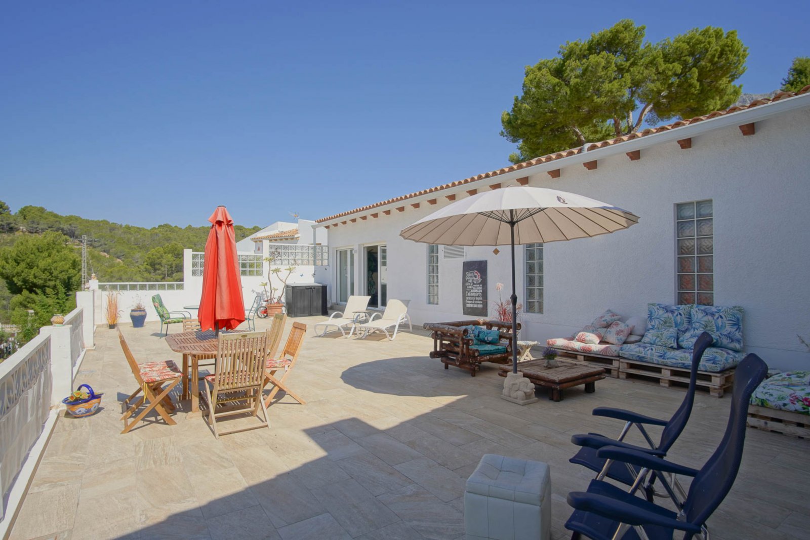 C4XY8271ALT Traditionelle Villa mit Tal- und teilweisem Meerblick in Altea zu verkaufen.