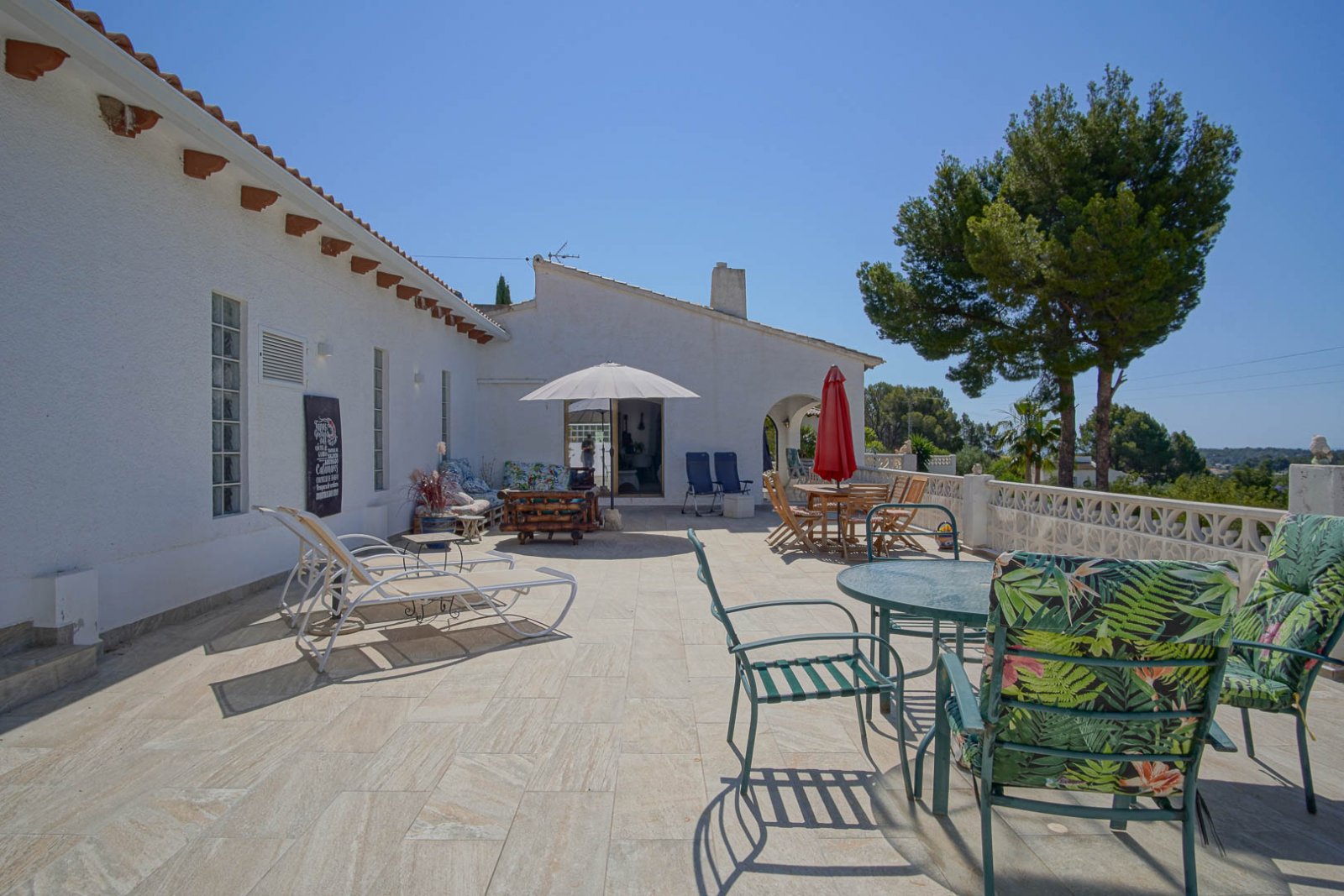 C4XY8271ALT Traditionelle Villa mit Tal- und teilweisem Meerblick in Altea zu verkaufen.