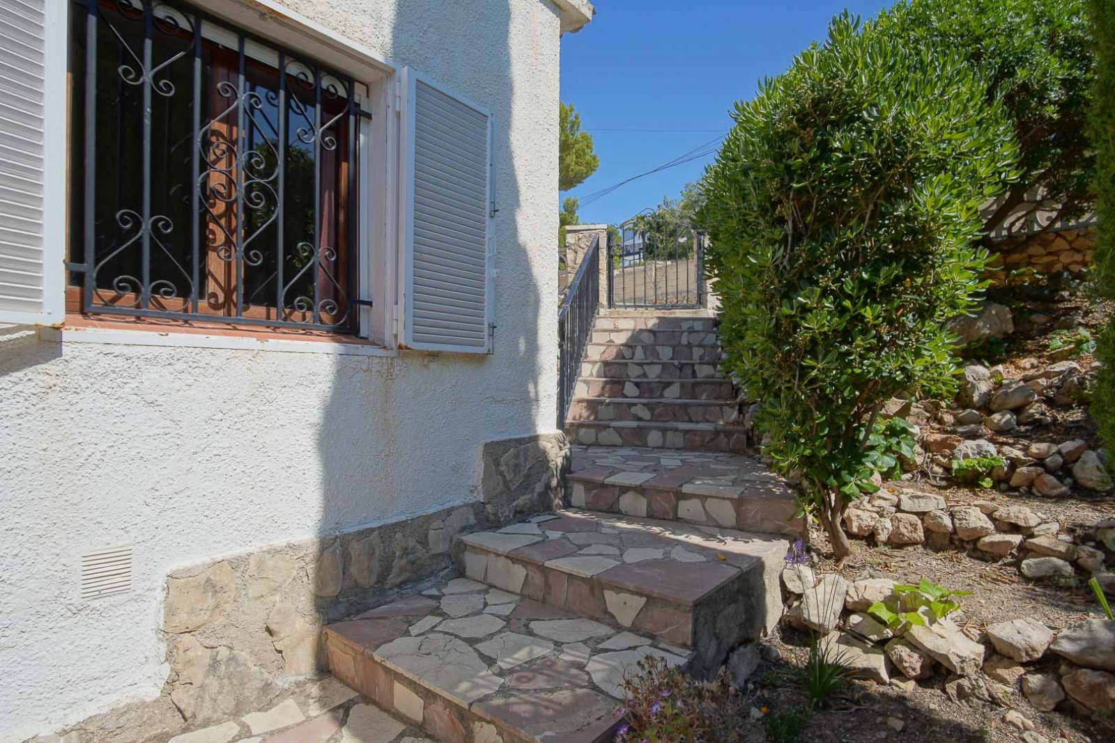 C4XY8271ALT Traditionelle Villa mit Tal- und teilweisem Meerblick in Altea zu verkaufen.