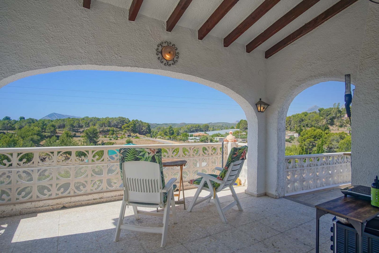 C4XY8271ALT Traditionelle Villa mit Tal- und teilweisem Meerblick in Altea zu verkaufen.