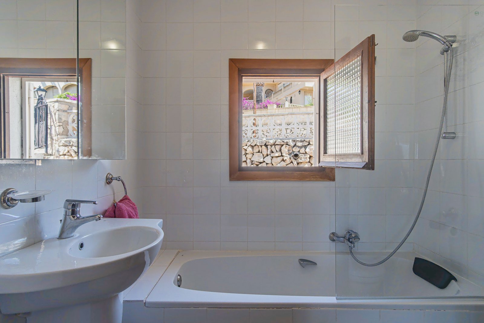 C4XY8271ALT Traditionelle Villa mit Tal- und teilweisem Meerblick in Altea zu verkaufen.
