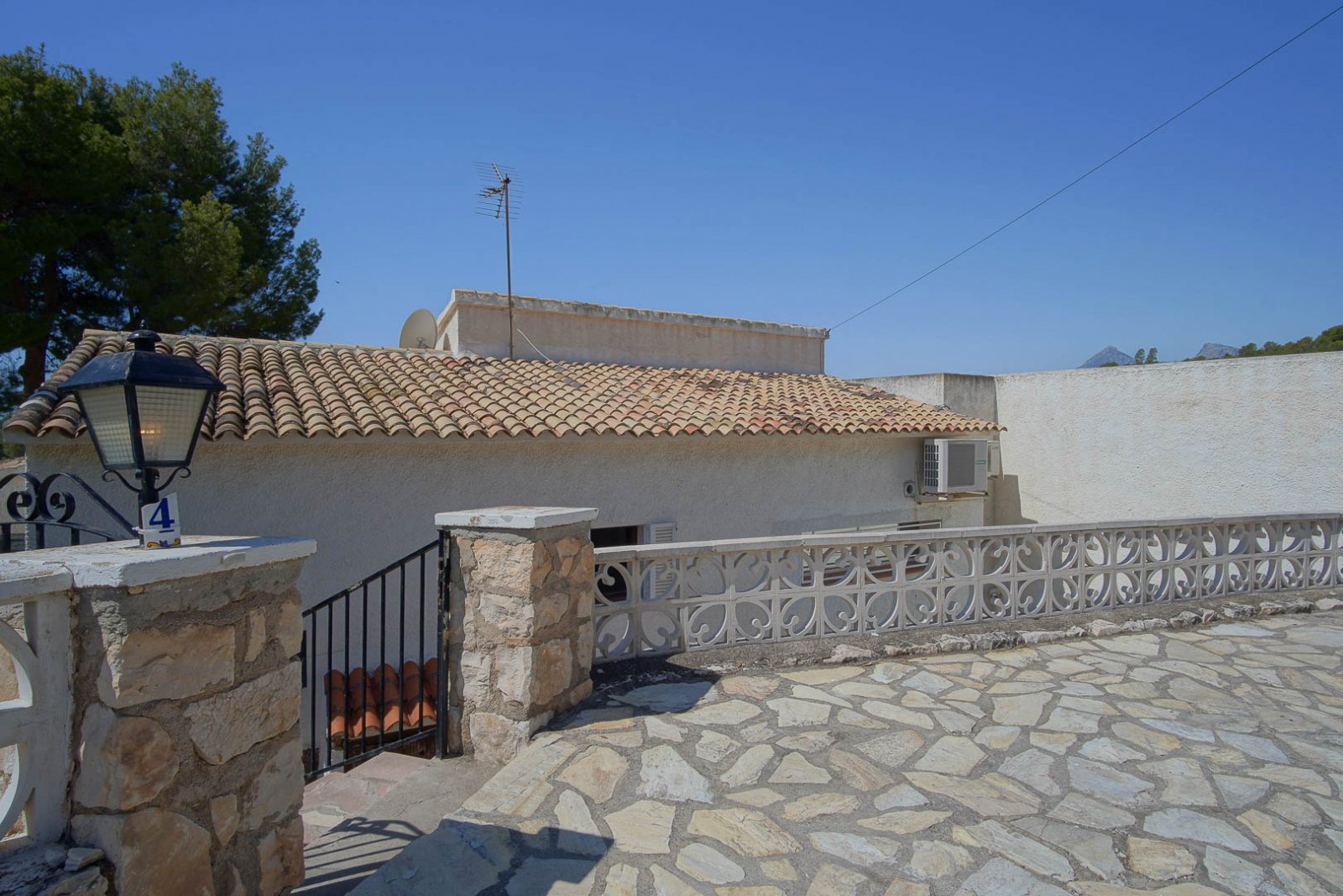 C4XY8271ALT Traditionelle Villa mit Tal- und teilweisem Meerblick in Altea zu verkaufen.