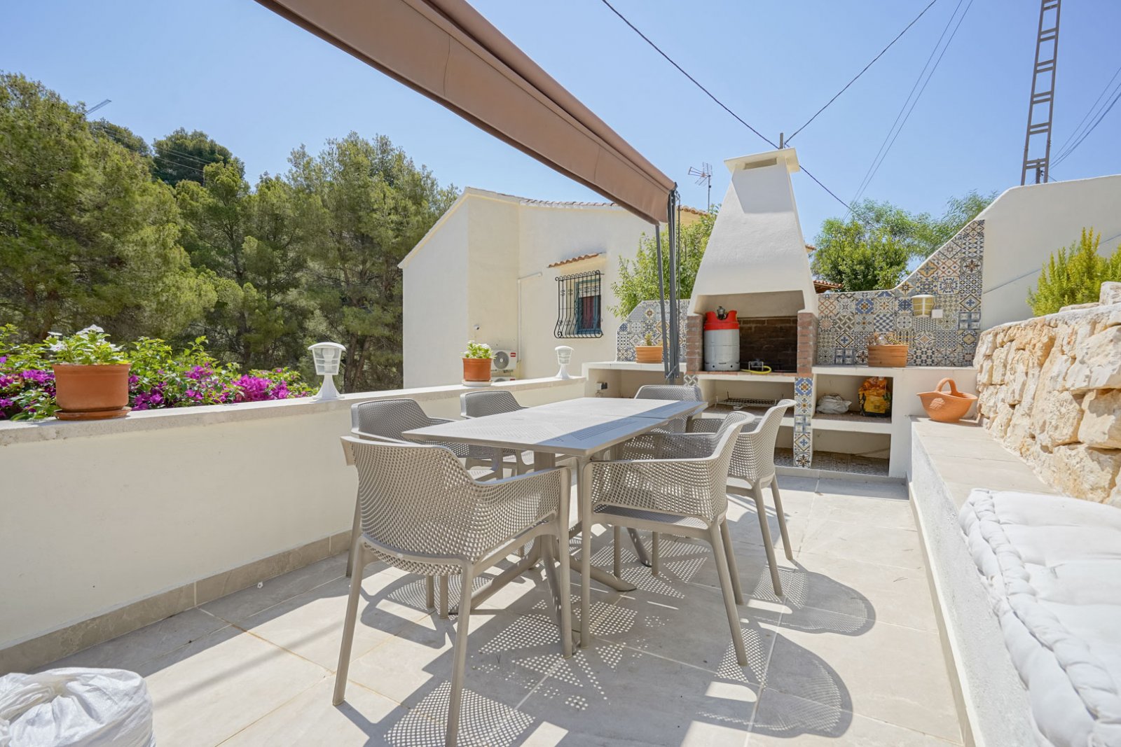 C4XY4540BEN Renovierte Villa mit geräumigem Gästehaus zum Verkauf in Benissa