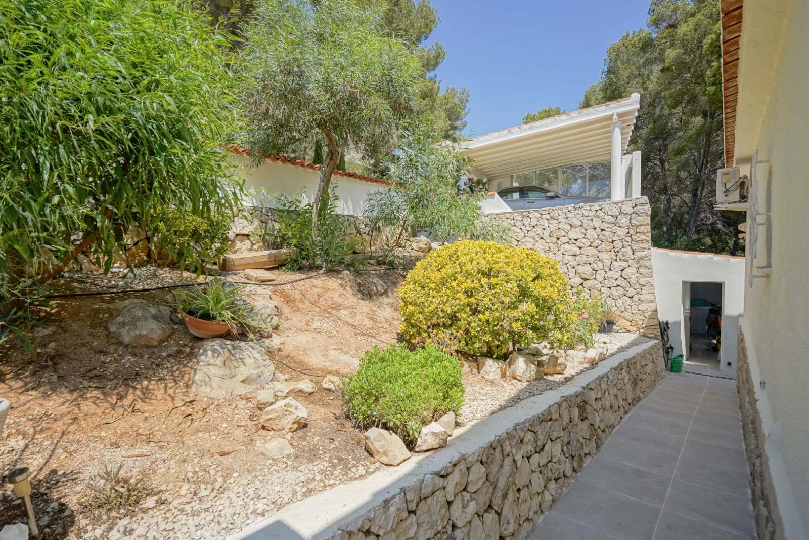 C4XY4540BEN Renovierte Villa mit geräumigem Gästehaus zum Verkauf in Benissa