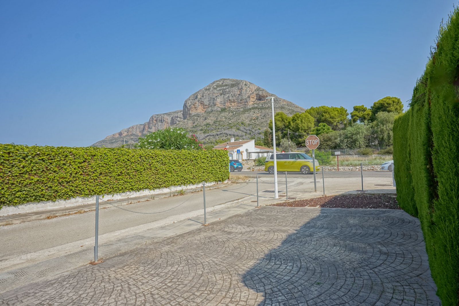 4559JAV Multifunktionale Gewerbeimmobilie zum Verkauf in Jávea