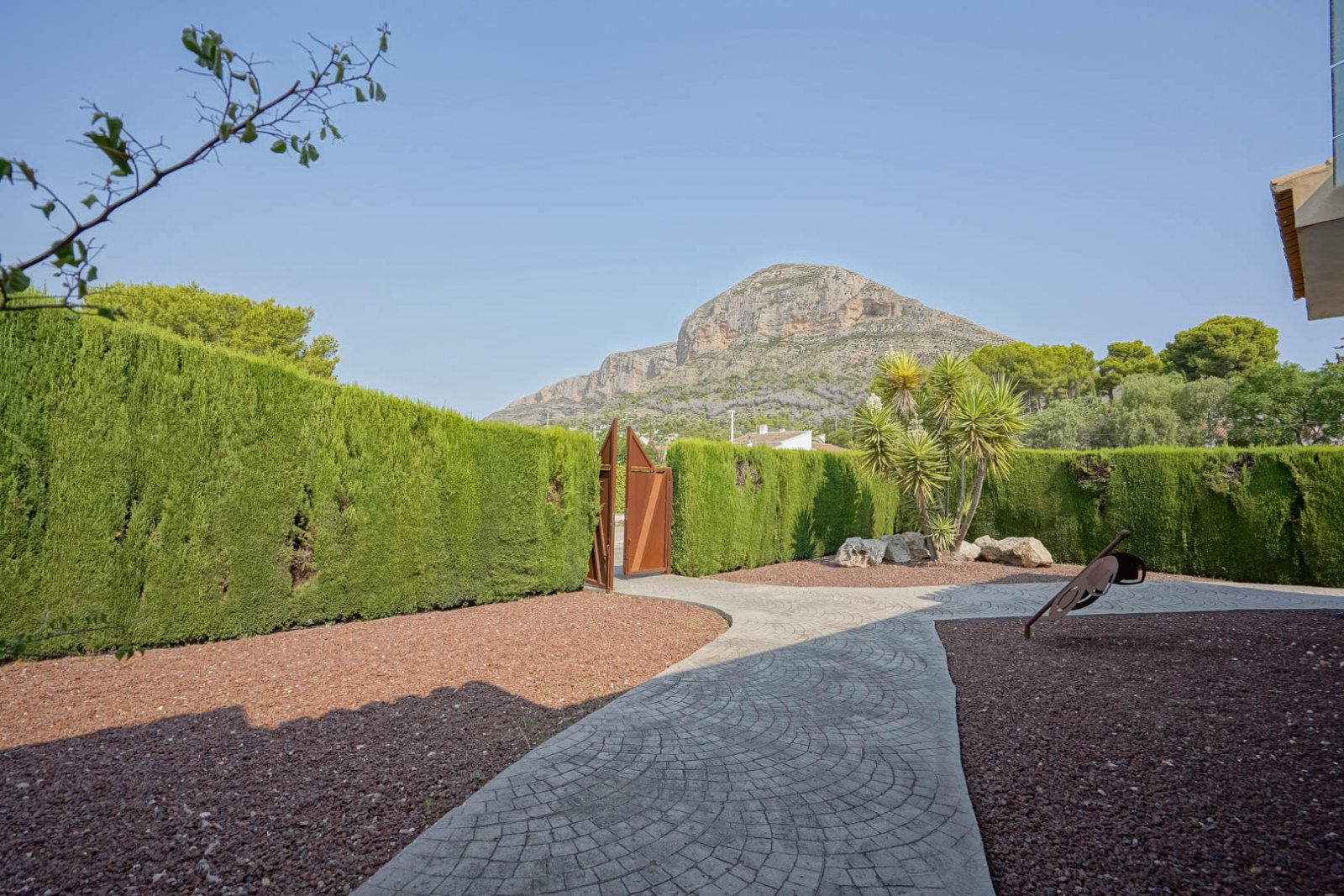 4559JAV Multifunktionale Gewerbeimmobilie zum Verkauf in Jávea