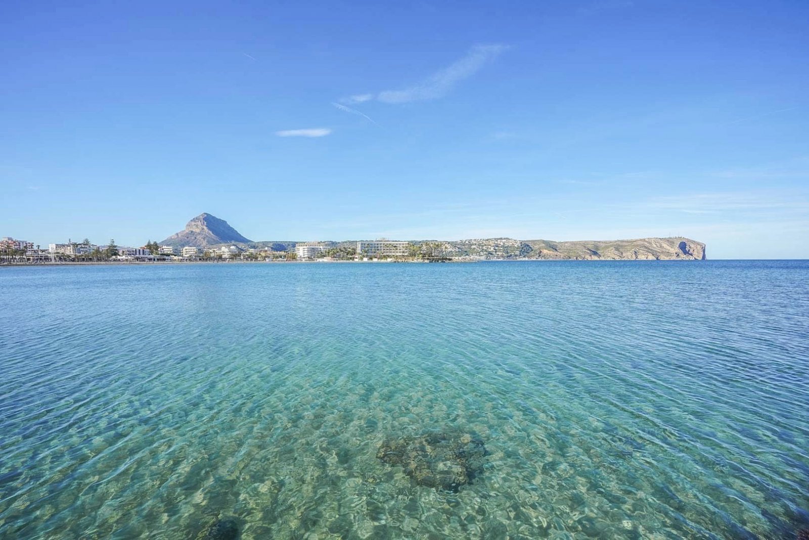 4559JAV Multifunktionale Gewerbeimmobilie zum Verkauf in Jávea
