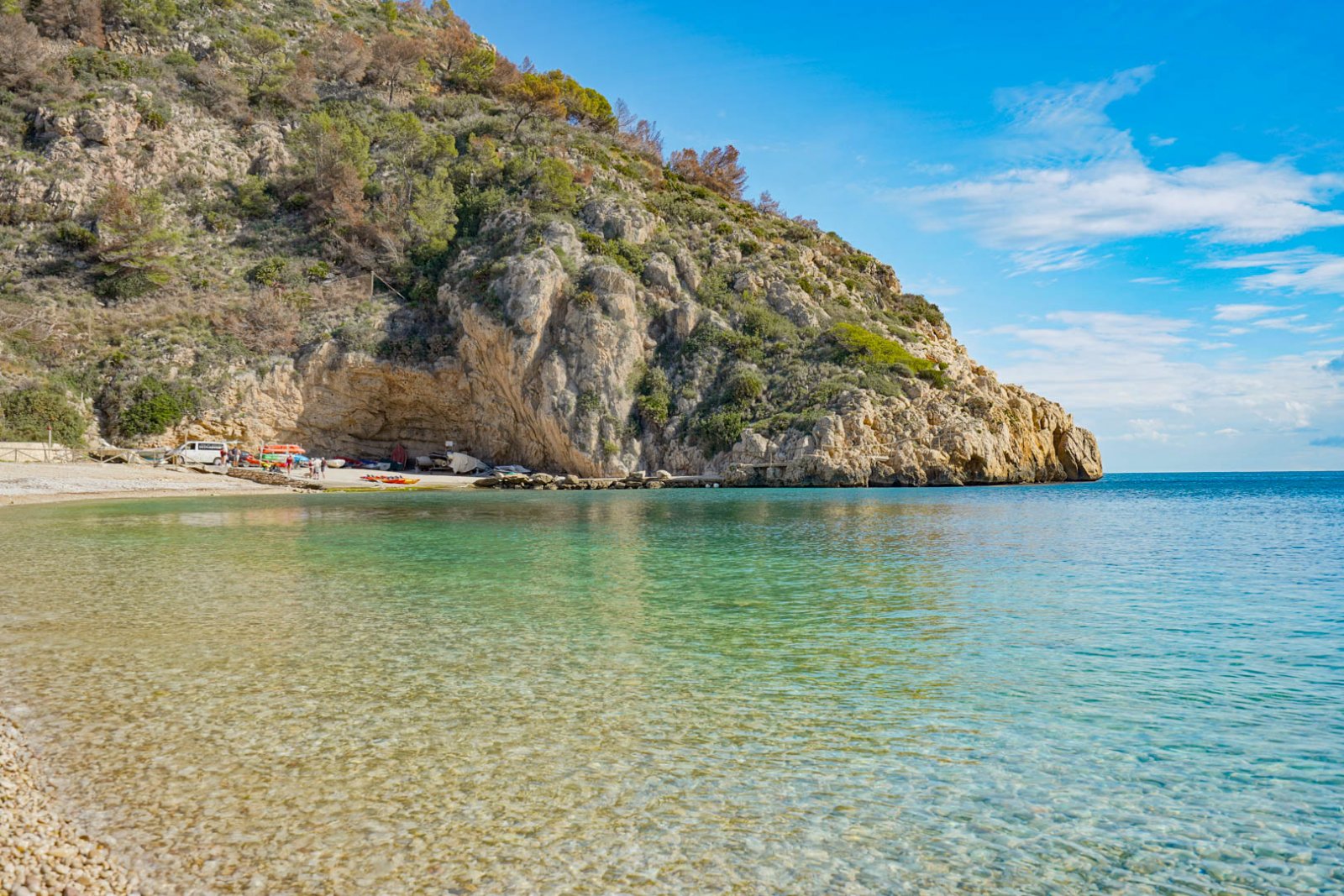 4559JAV Multifunktionale Gewerbeimmobilie zum Verkauf in Jávea