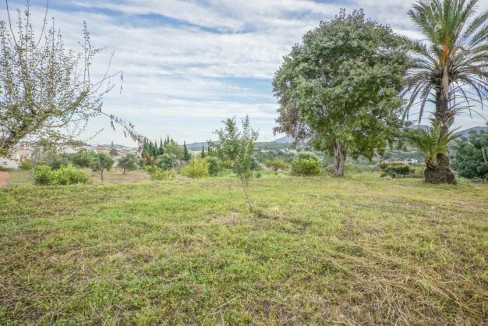 4154GAT Großes Grundstück mit halbfertiger Finca in Gata de Gorgos zu verkaufen