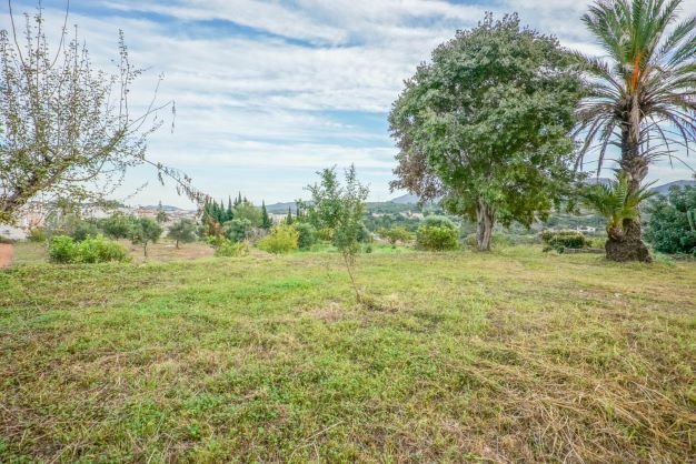 4154GAT Großes Grundstück mit halbfertiger Finca in Gata de Gorgos zu verkaufen