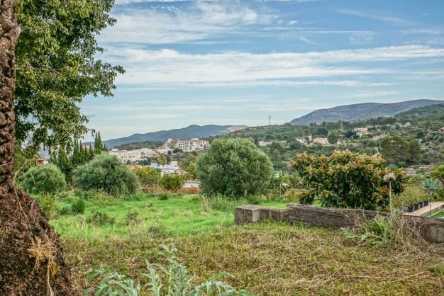 4154GAT Großes Grundstück mit halbfertiger Finca in Gata de Gorgos zu verkaufen