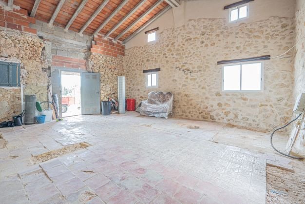 4154GAT Großes Grundstück mit halbfertiger Finca in Gata de Gorgos zu verkaufen