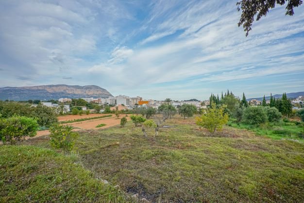 4154GAT Großes Grundstück mit halbfertiger Finca in Gata de Gorgos zu verkaufen