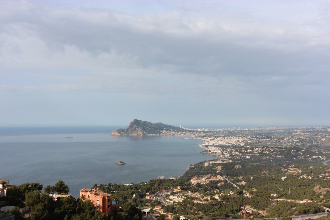 6150ALT Geräumiges Baugrundstück mit wunderschönem Meerblick zum Verkauf in Altea Hills