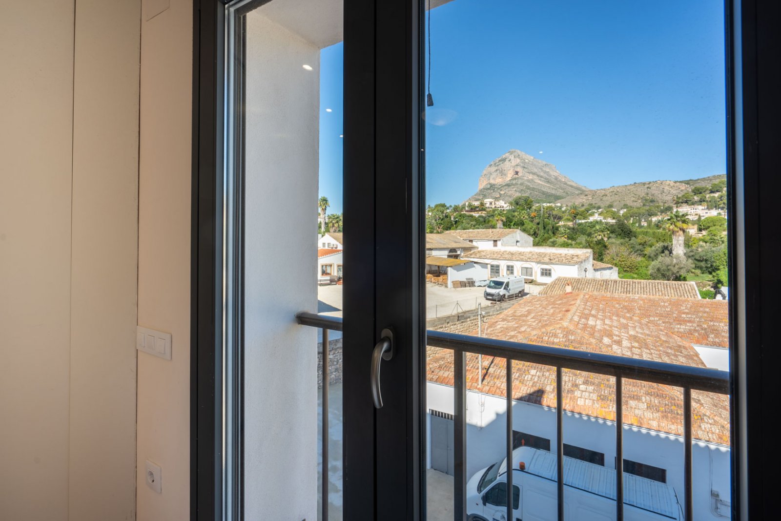 4139JAV Großes Reihenhaus im Zentrum von Jávea zu verkaufen