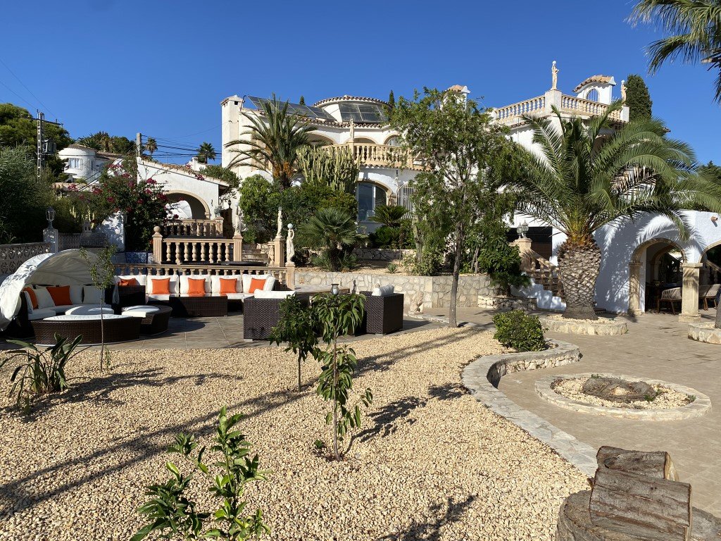 C3XY6446BEN Geräumige traditionelle spanische Villa mit Meerblick zum Verkauf in Benissa
