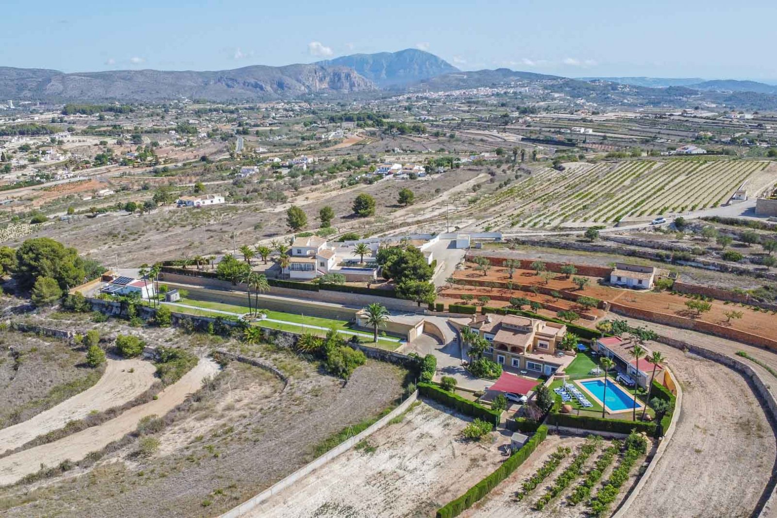 C3XY4422BEN Sehr große Villa mit 3 Gästehäusern auf 11.000 m2 zum Verkauf in Benissa