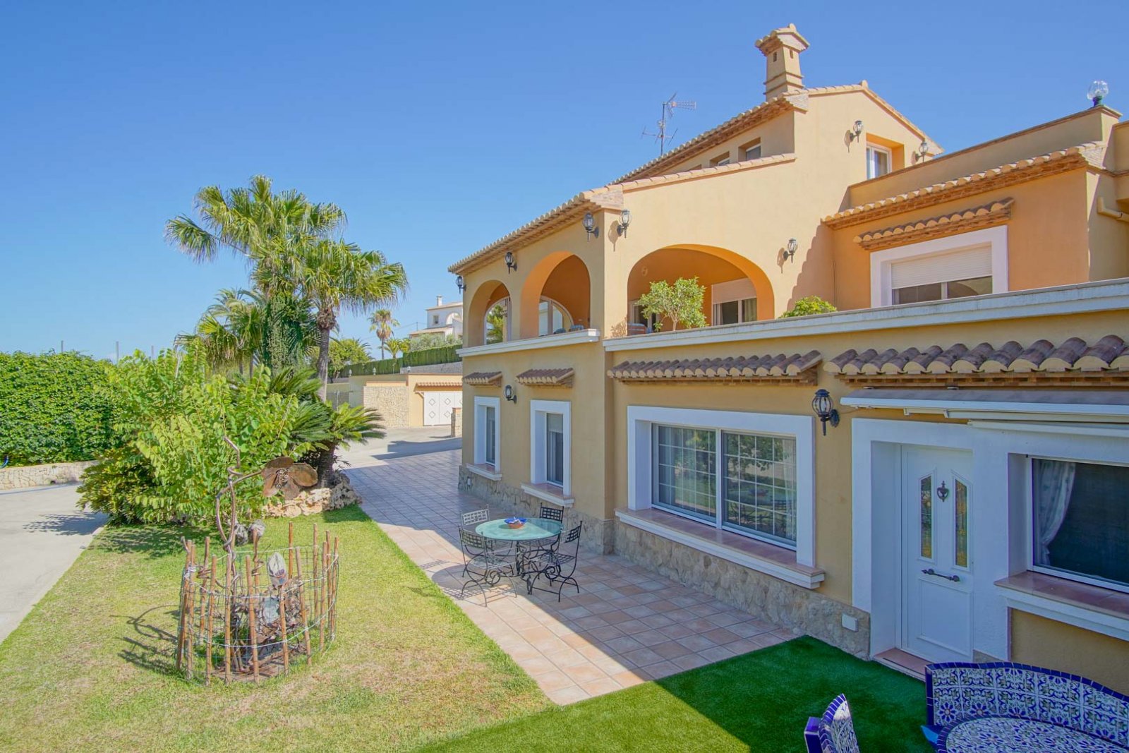 C3XY4422BEN Sehr große Villa mit 3 Gästehäusern auf 11.000 m2 zum Verkauf in Benissa
