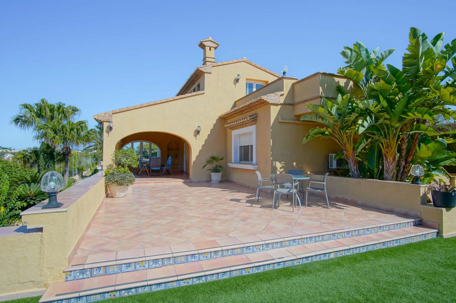 C3XY4422BEN Sehr große Villa mit 3 Gästehäusern auf 11.000 m2 zum Verkauf in Benissa
