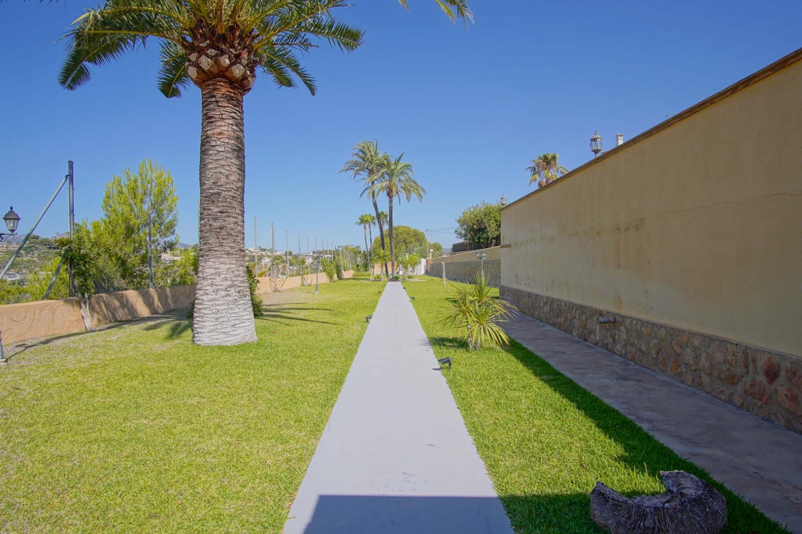 C3XY4422BEN Sehr große Villa mit 3 Gästehäusern auf 11.000 m2 zum Verkauf in Benissa