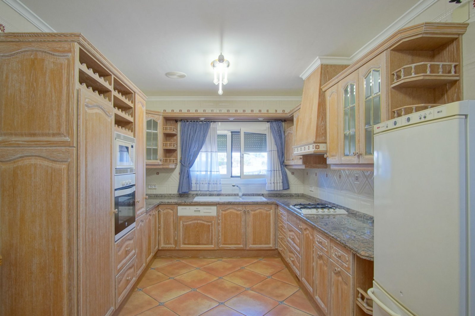 C3XY4422BEN Sehr große Villa mit 3 Gästehäusern auf 11.000 m2 zum Verkauf in Benissa