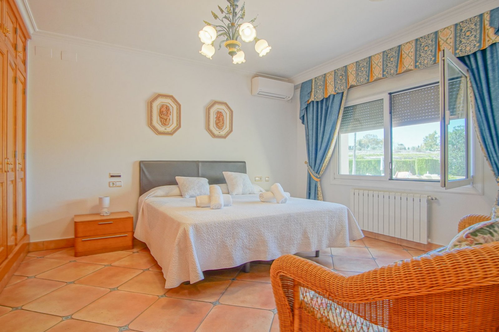 C3XY4422BEN Sehr große Villa mit 3 Gästehäusern auf 11.000 m2 zum Verkauf in Benissa