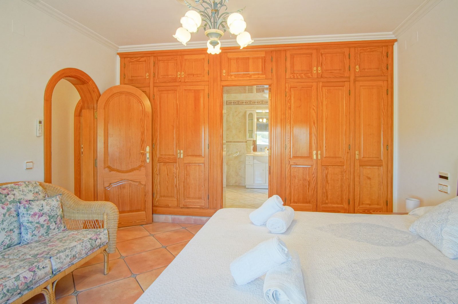C3XY4422BEN Sehr große Villa mit 3 Gästehäusern auf 11.000 m2 zum Verkauf in Benissa