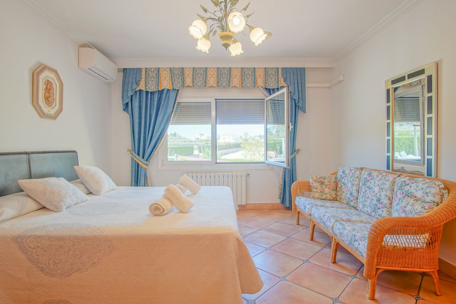 C3XY4422BEN Sehr große Villa mit 3 Gästehäusern auf 11.000 m2 zum Verkauf in Benissa