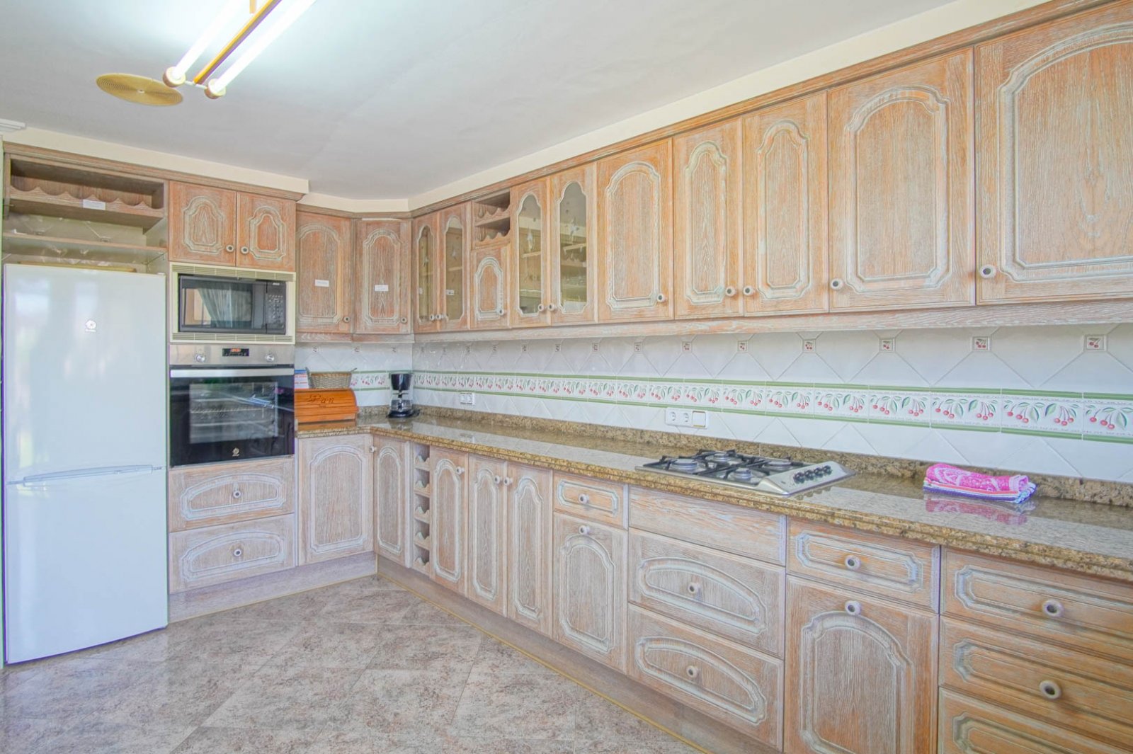 C3XY4422BEN Sehr große Villa mit 3 Gästehäusern auf 11.000 m2 zum Verkauf in Benissa