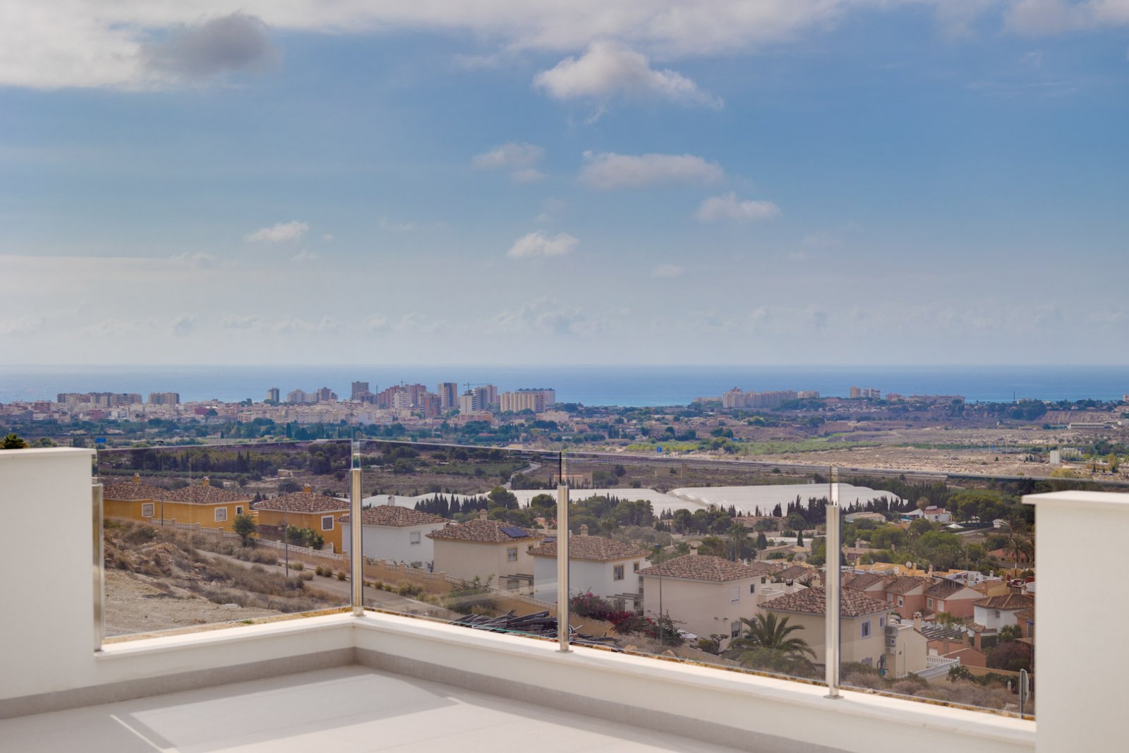 8277MUT Moderne Villa mit Meerblick zu verkaufen in der Nähe von El Campello.