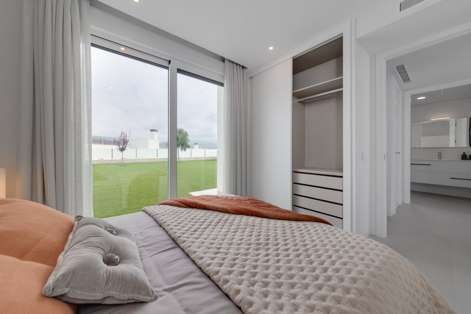 8277MUT Moderne Villa mit Meerblick zu verkaufen in der Nähe von El Campello.