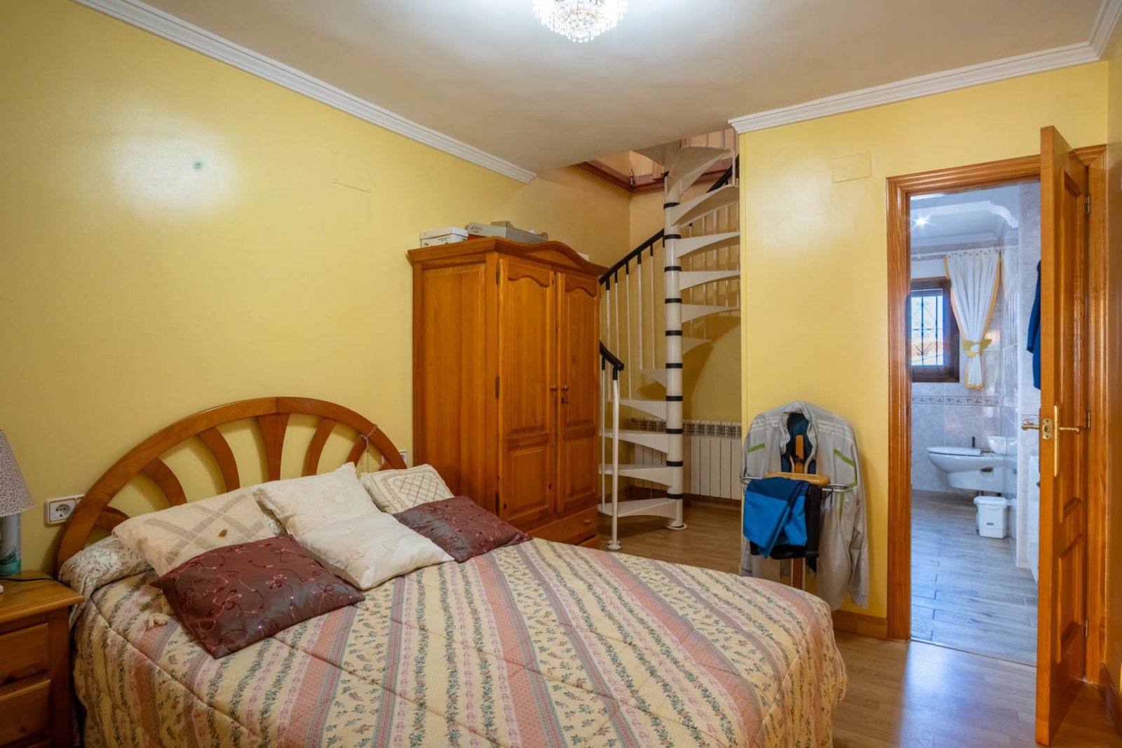 8291DEN Doppelhaushälfte zum Verkauf in La Pedrera, Dénia, nur einen Steinwurf vom Zentrum entfernt.