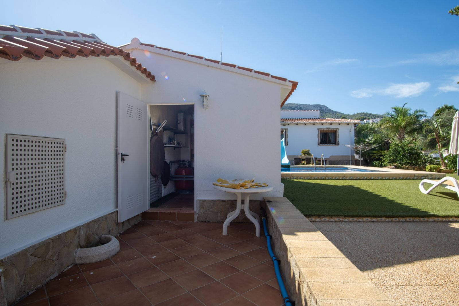 8291DEN Doppelhaushälfte zum Verkauf in La Pedrera, Dénia, nur einen Steinwurf vom Zentrum entfernt.
