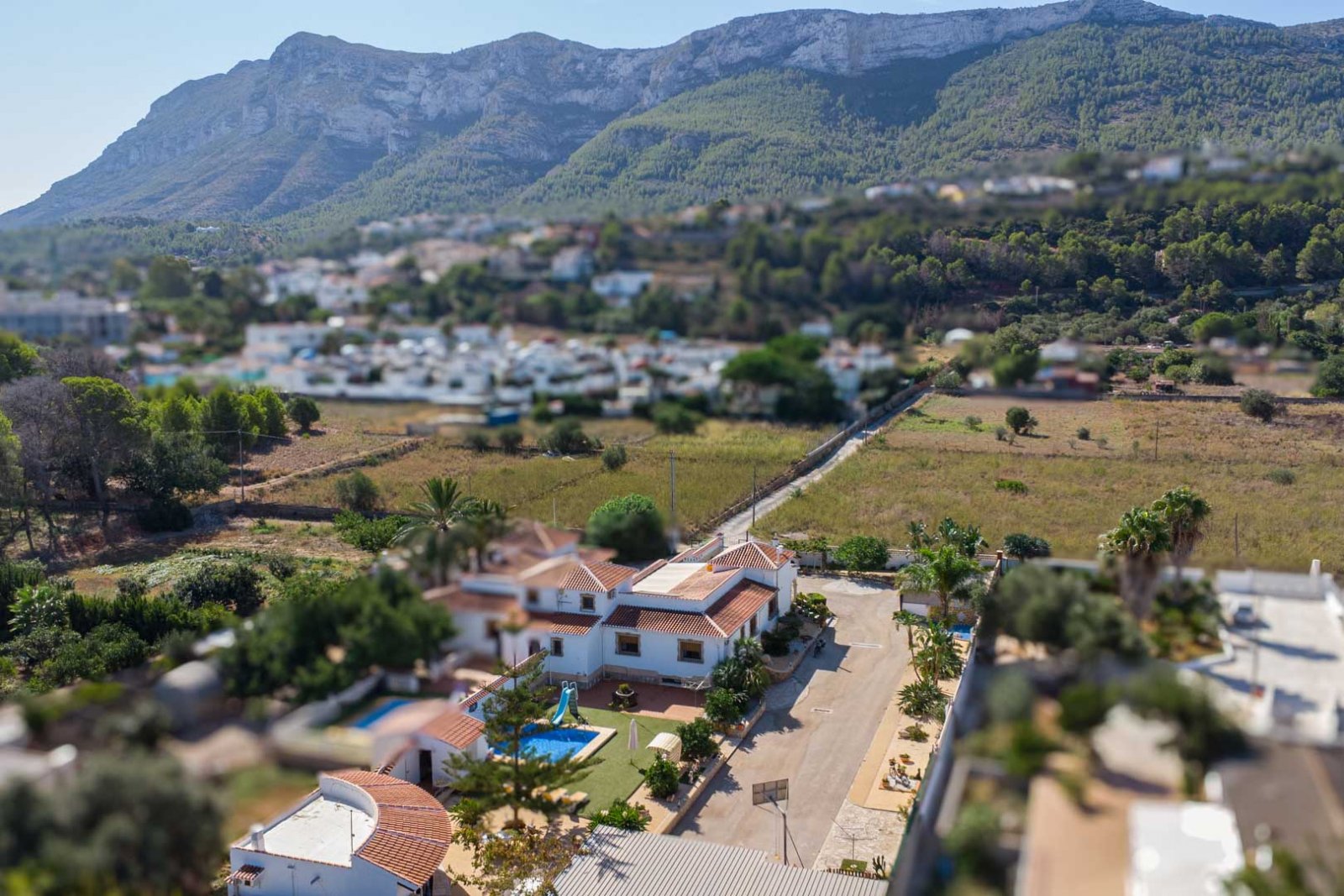 8291DEN Doppelhaushälfte zum Verkauf in La Pedrera, Dénia, nur einen Steinwurf vom Zentrum entfernt.