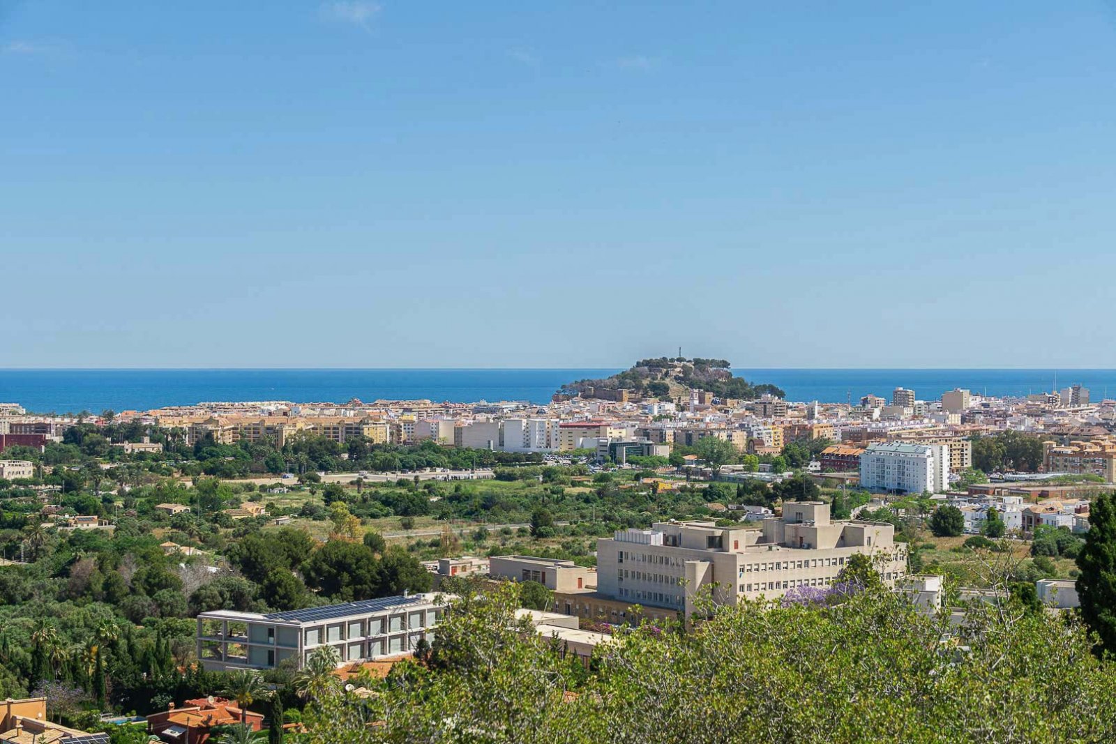 8291DEN Doppelhaushälfte zum Verkauf in La Pedrera, Dénia, nur einen Steinwurf vom Zentrum entfernt.