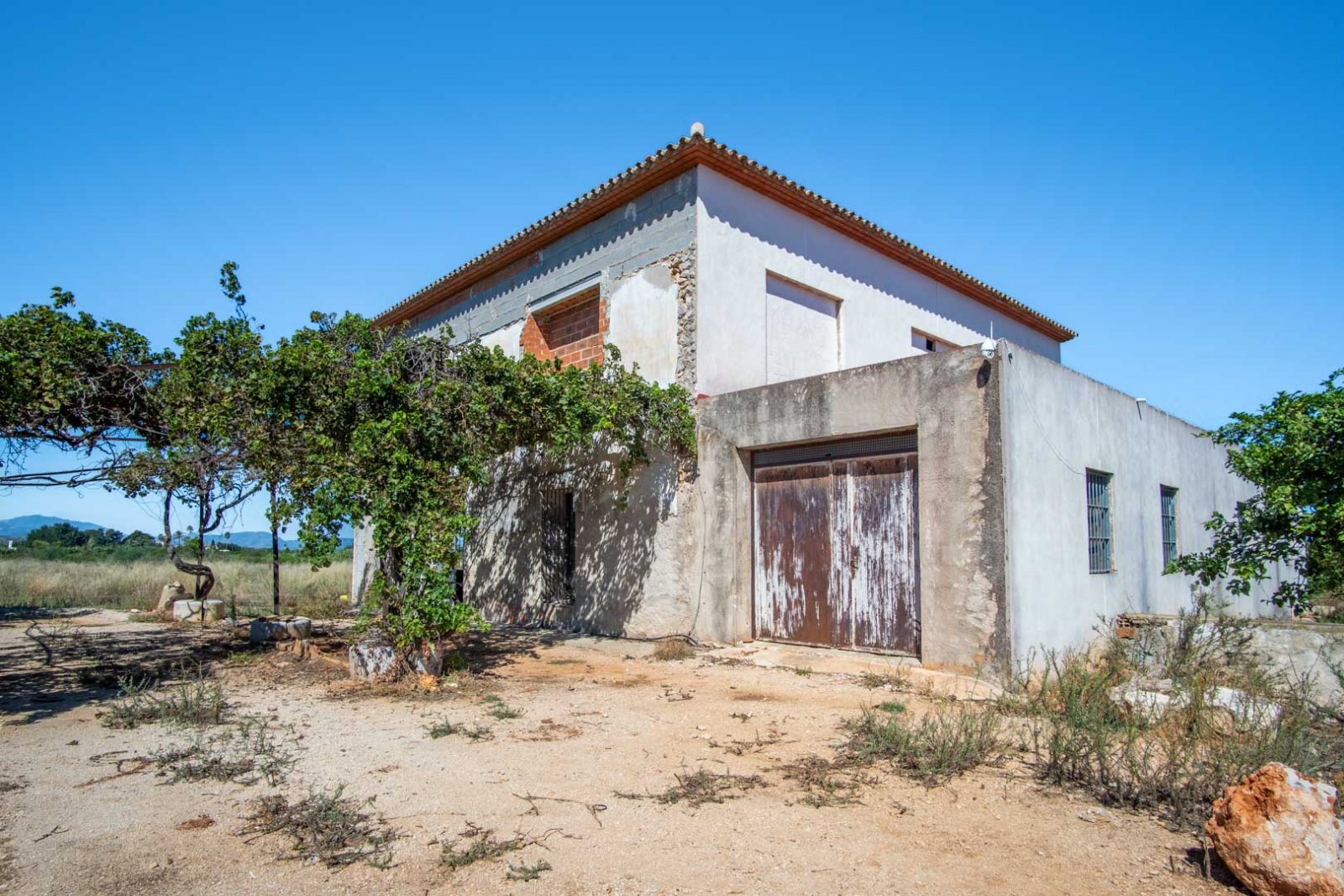 C3XY8296DEN Landhaus zum Renovieren mit großem Grundstück in Denia zu verkaufen.