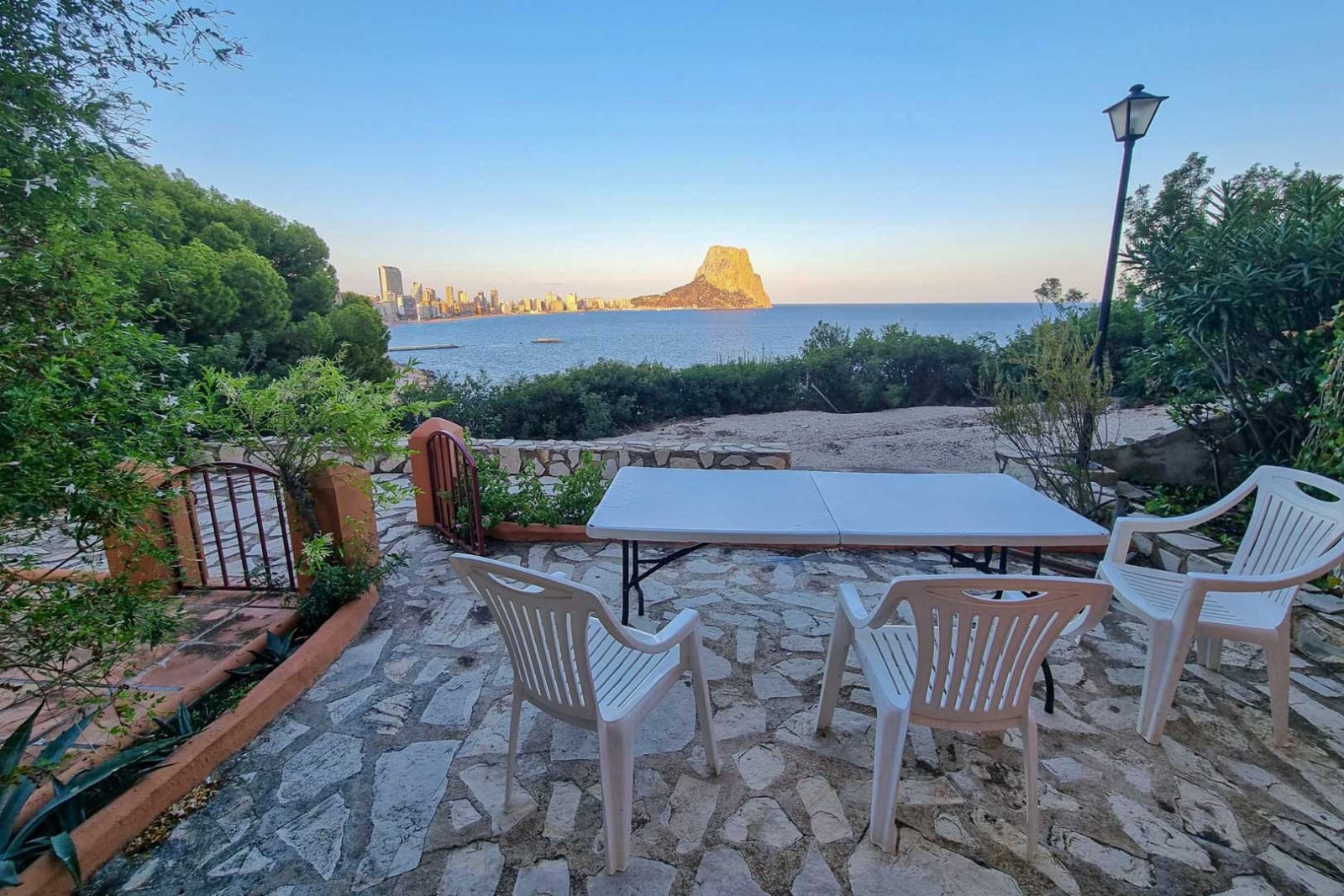 C3XY8206CAL Doppelhaushälfte mit direktem Meerblick zum Verkauf in Calpe.