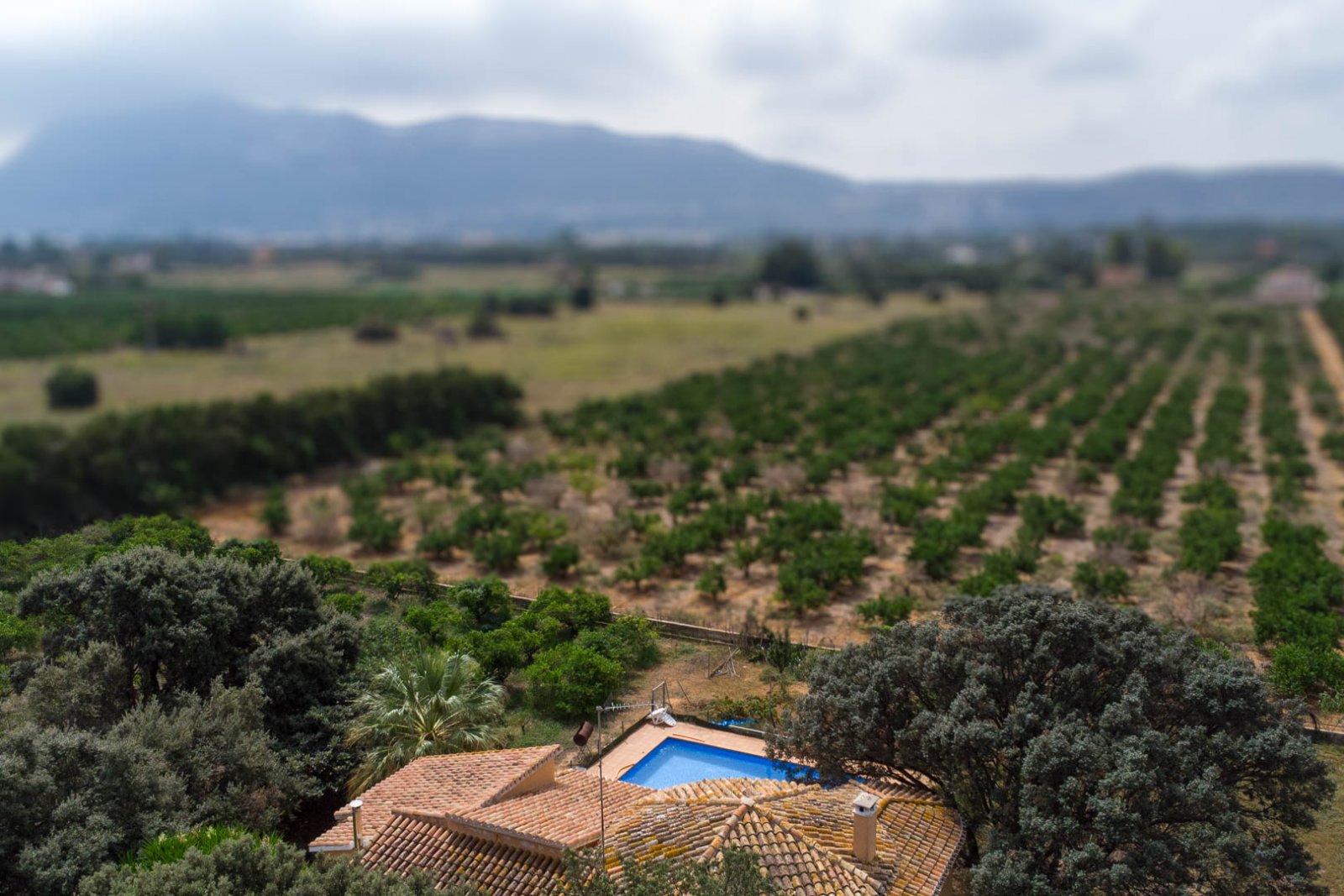 8290DEN Mediterrane Villa mit Pool, großem Grundstück, 550 m vom Strand entfernt und in der Nähe des Zentrums, zu verkaufen in Denia.