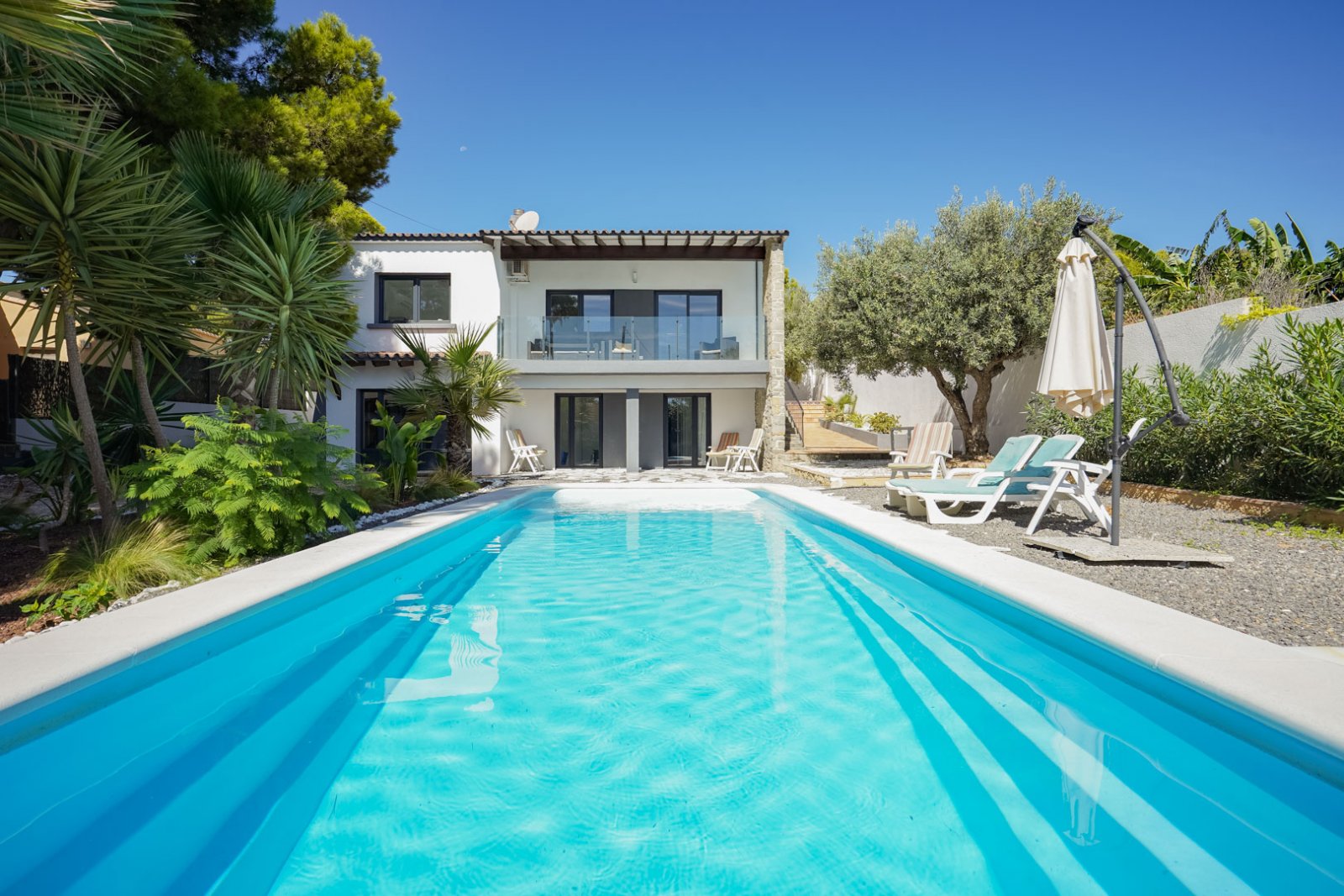 Calpe: C3XY4574CAL Renovierte Villa mit 5 Schlafzimmern zu verkaufen, 500 m vom Strand und Zentrum von Calpe entfernt  Calpe: C3XY4574CAL Renovierte Villa mit 5 Schlafzimmern zu verkaufen, 500 m vom Strand und Zentrum von Calpe entfernt