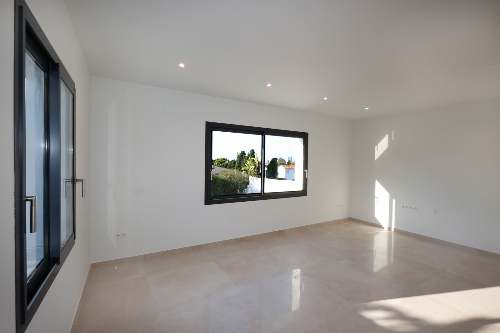 8308CAL Moderne Villa mit Bergblick, zu verkaufen in Calpe.