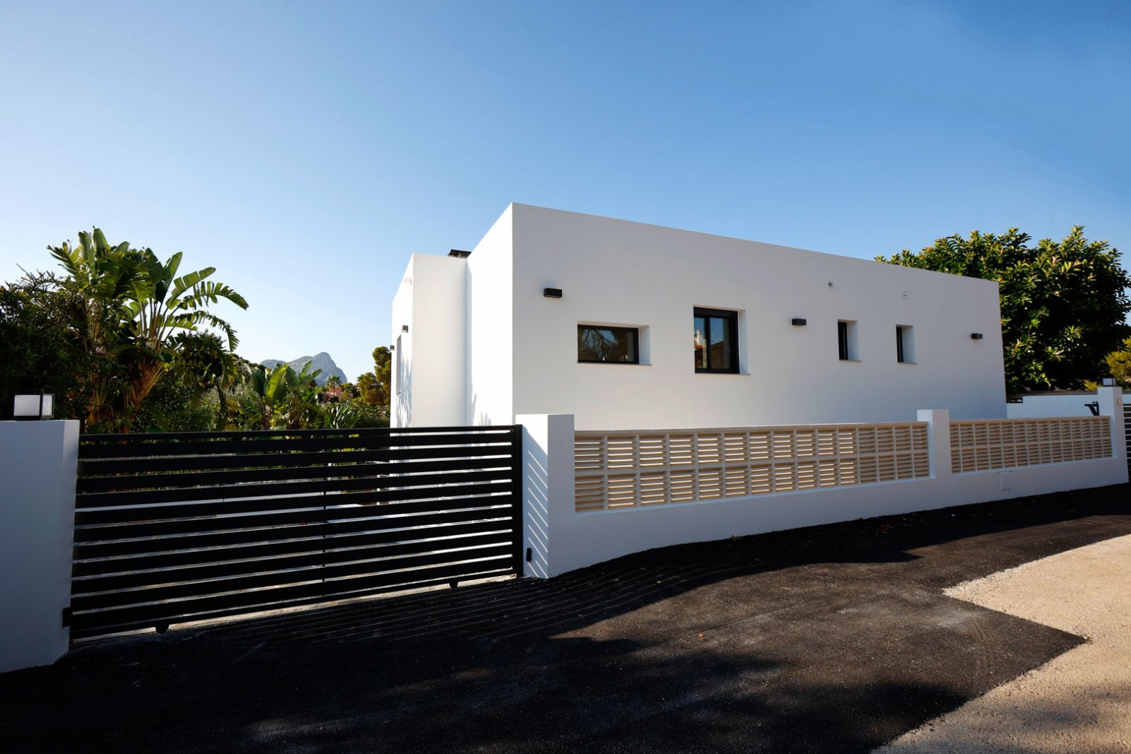 8308CAL Moderne Villa mit Bergblick, zu verkaufen in Calpe.