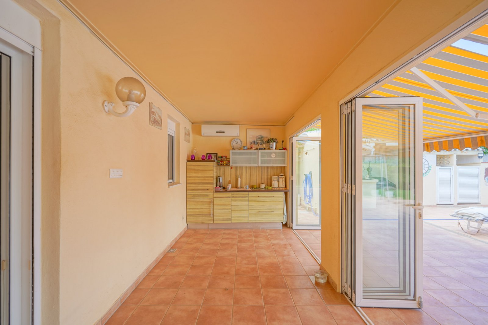 4397ELS Villa auf großem Grundstück mit geräumigem Gästehaus in Els Poblets zu verkaufen