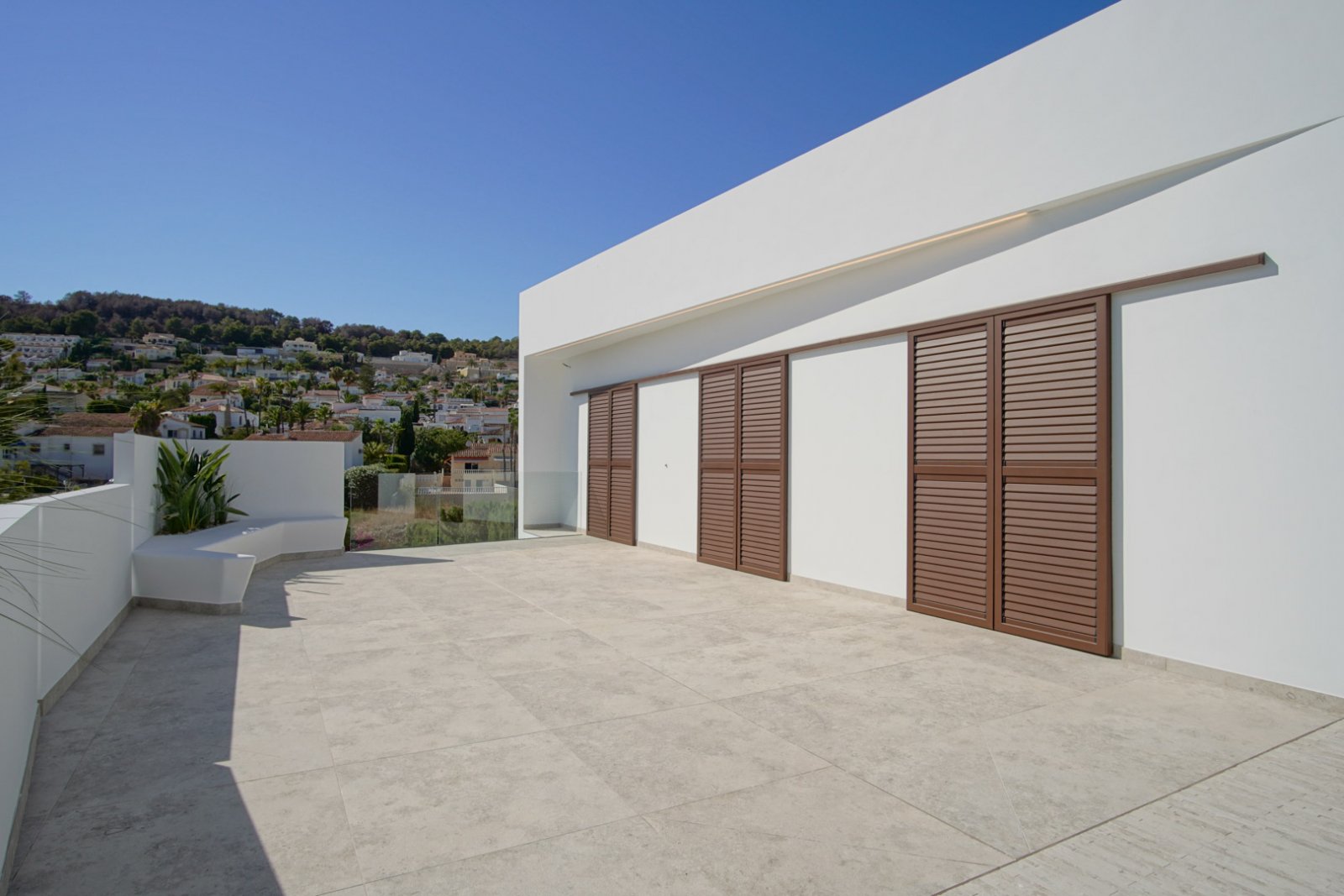 8280BEN Moderne Villa mit teilweisem Meerblick zum Verkauf in Benissa.