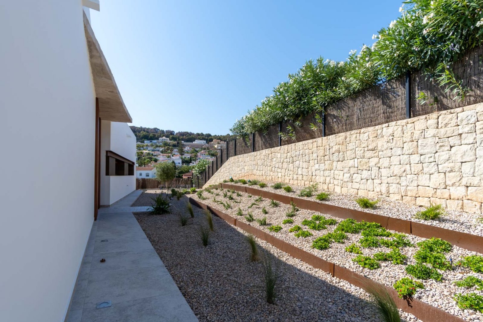 8280BEN Moderne Villa mit teilweisem Meerblick zum Verkauf in Benissa.